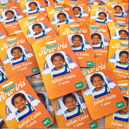 Crachá Infantil NFC Personalizado em PVC – Identificação Escolar Inteligente-1
